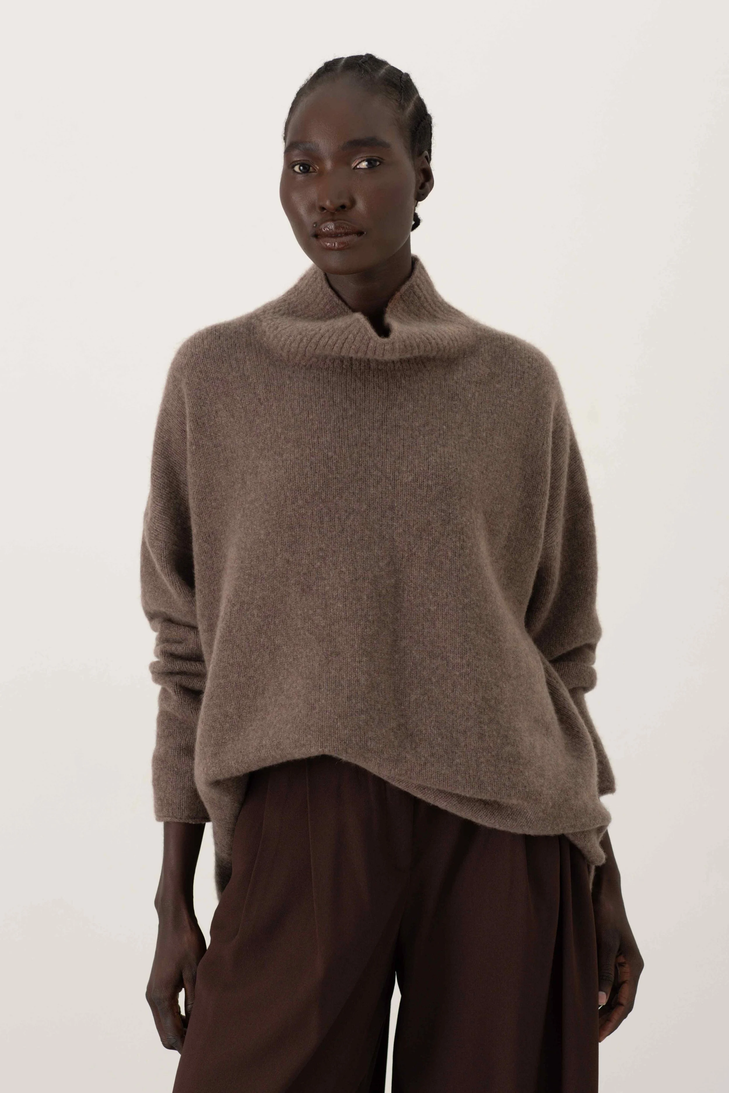 Ger Boatneck Cashmere Sweater in Charcoal & Grey